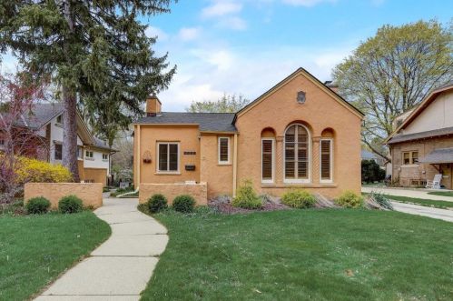6251 Upper Pkwy, Milwaukee, WI 53213-2429