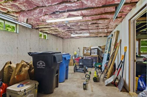 6 East Dr, Gales Ferry CT  06335-1610 exterior