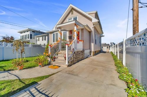 151 Pilot St, Bronx, NY 10464-1635