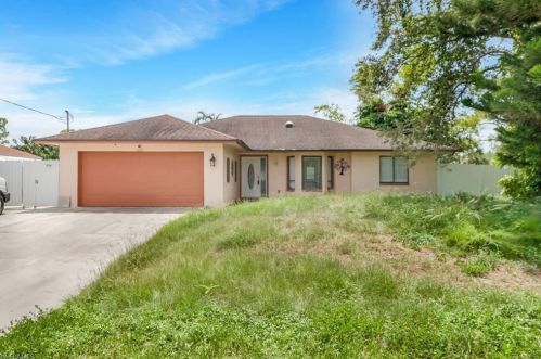 2671 53rd Ter, Naples, FL 34116-7653
