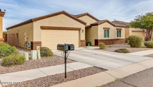 6207 Water Fountain Dr, Tucson, AZ 85706-7952