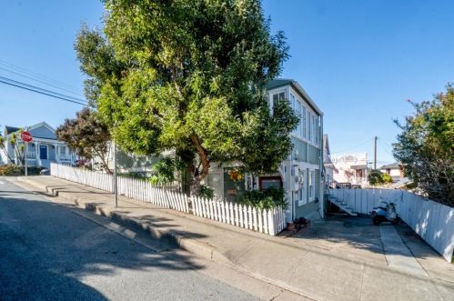 422 Laurel Ave, Del Monte Park, CA 93950-3549
