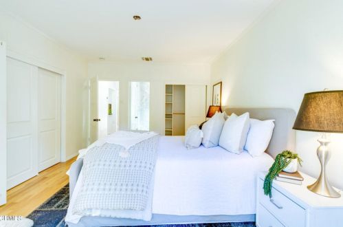 4837 Crown Ave, La Canada CA  91011-3619 exterior