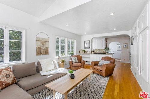 1323 Oakwood Dr, Topanga, CA 90290-4265