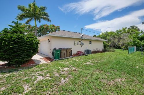 1007 25th Ter, Cape Coral, FL 33904-2907