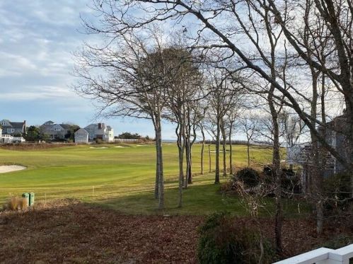 1 Sea View Ln, Mashpee, MA 02649-4646