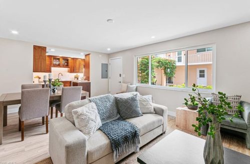 538 Broad Ave, Naples, FL 34102-7109
