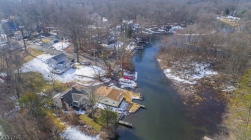 100 Tintle Ave, West Milford Lakes NJ  07480-4715 exterior