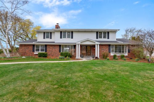 11231 Country View Dr, Thiensville, WI 53092-2151