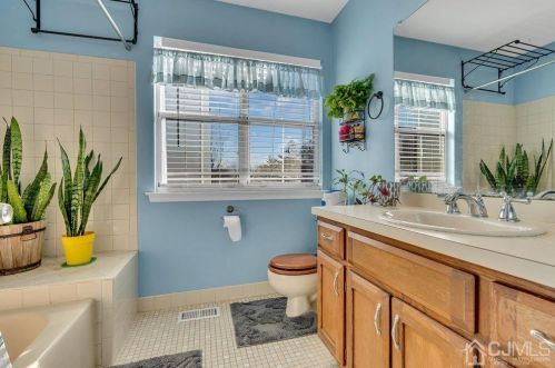 35 Carlisle Ct, Old Bridge NJ  08857-2777 exterior