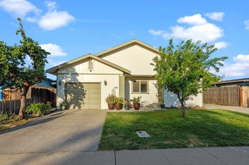 2504 Dow St, Turlock, CA 95382-0914