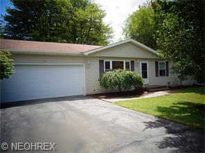 142 Colonial Dr, Mecca, OH 44410-1106