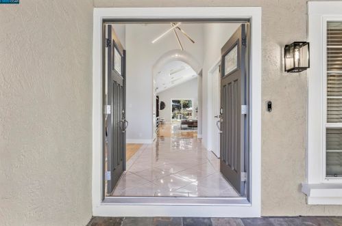 3009 Shetland Dr, Concord, CA 94523-1616