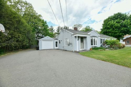 6 Victor Rd, North Haven, CT 06473-2317