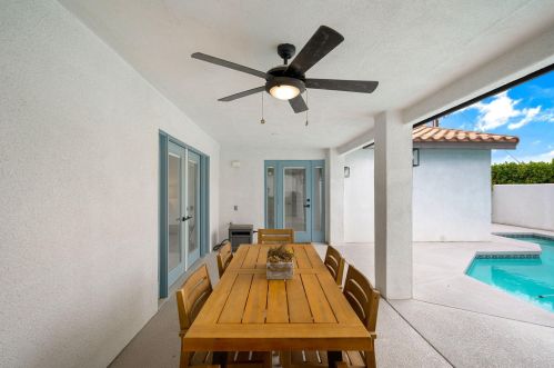 54404 Avenida Madero, La Quinta CA  92253-3620 exterior