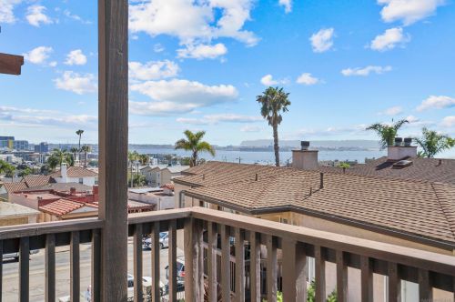 2520 Brant St, San Diego, CA 92101-1359