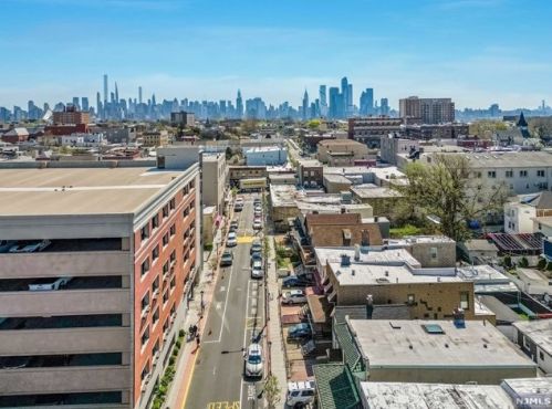 523 35th St, Union City, NJ 07087-2501