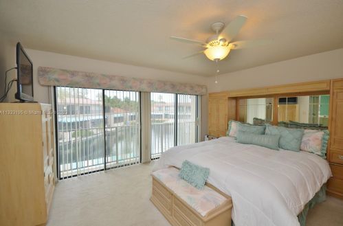 14528 Balgowan Rd, Hialeah FL  33016-6436 exterior