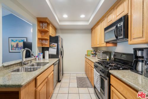 3396 Elm Ave, Long Beach, CA 90807-4438