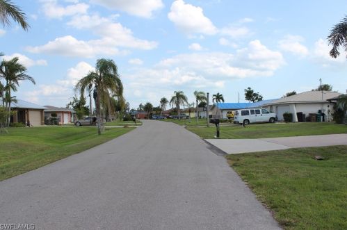 3752 2nd Ave, Cape Coral FL  33904-4807 exterior