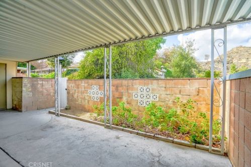 26817 Oak Branch Cir, Santa Clarita CA  91321-1455 exterior