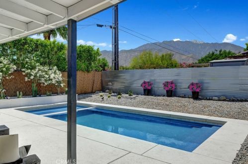 2221 Francis Dr, Palm Springs CA  92262-2553 exterior