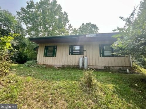 319 Lake Dr, Richmond National Battlefiel, VA 22835-2752