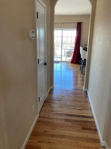 8 Summit Dr, Marlborough NY  12542-6408 exterior