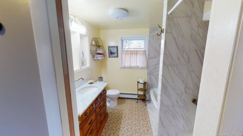 170 Giddings Ave, Windsor CT 06095-3743 exterior