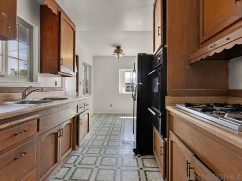 2771 Beatrice St, San Diego CA 92139-2442 exterior