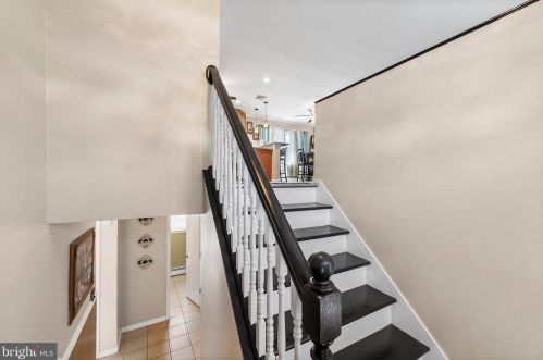 880 Lombardy Dr, Lansdale, PA 19446-3116