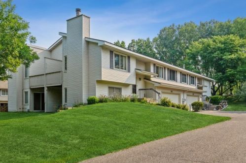 4230 Goldenrod Ln, Minneapolis, MN 55441-1241