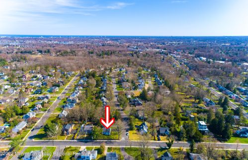 4 Laurel Dr, Little Silver NJ 07739-1416 exterior