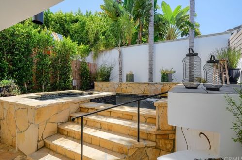 513 Dianthus St, Manhattan Beach CA  90266-6720 exterior