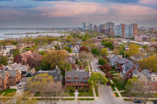 2405 Wyoming Pl, Milwaukee, WI 53202-1219