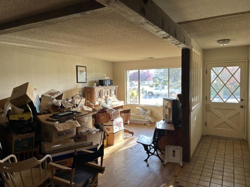 8581 Amanda Ave, Gilroy, CA 95020-4043
