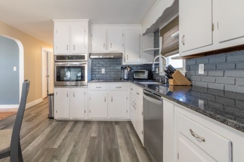 3 Barbara Ave, Salem, NH 03079-3826
