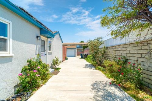 25420 Oak St, Lomita CA  90717-2216 exterior