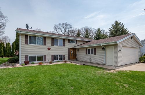 6860 Beck Ln, West Bend, WI 53090-7502