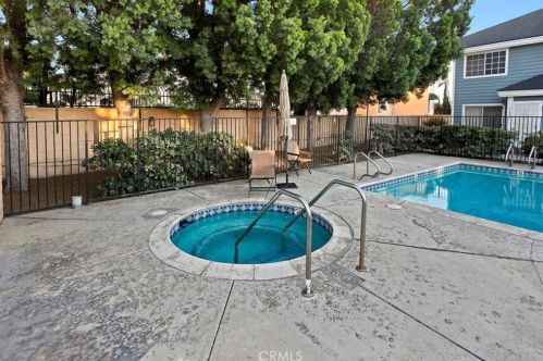 11690 Lakewood Blvd, Downey CA  90241-5272 exterior