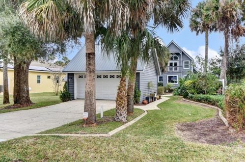 426 Lambert Ave, Flagler Beach, FL 32136-3215
