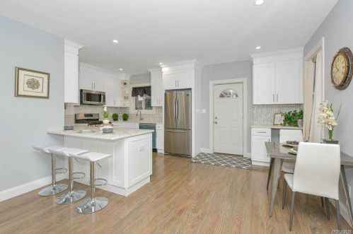 88 Bixley Heath, Lynbrook NY  11563-3138 exterior