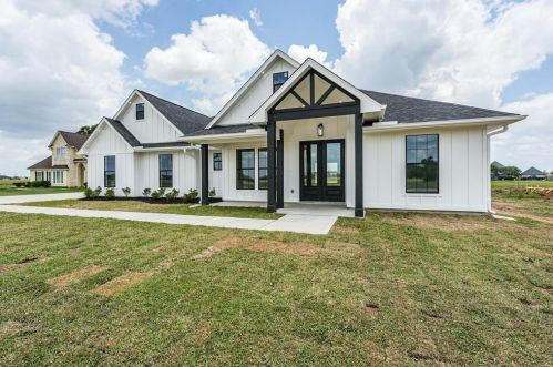1319 Palomino Trl, Angleton, TX 77515-9812