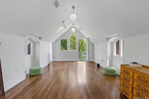 10 Bay View Ter, Newburgh NY  12550-6002 exterior