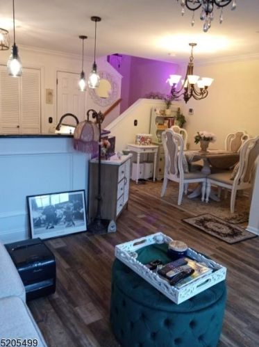 28 Hyde Ct, Bedminster NJ  07921-1812 exterior