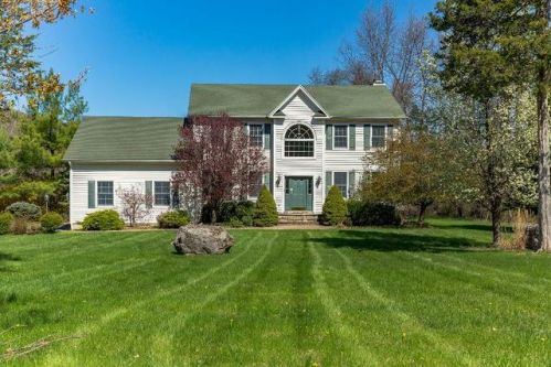 84 Coppergate Ln, Warwick, NY 10990-2564