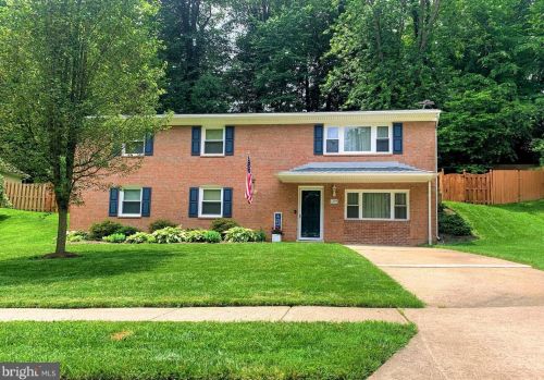 7105 Hadlow Dr, Springfield, VA 22152-3242