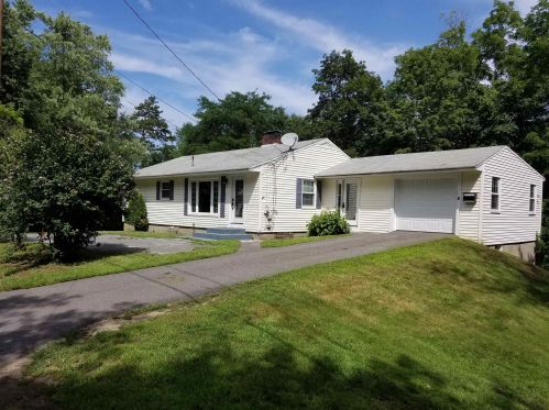 4 Lawrence St, Derry, NH 03038-2220