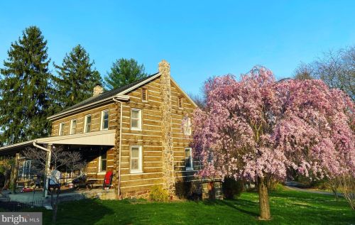 7455 Hillside Dr, Spring Grove PA  17362-8555 exterior