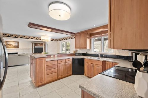 1615 Williamsburg Cir, Pittsburgh, PA 15241-2968